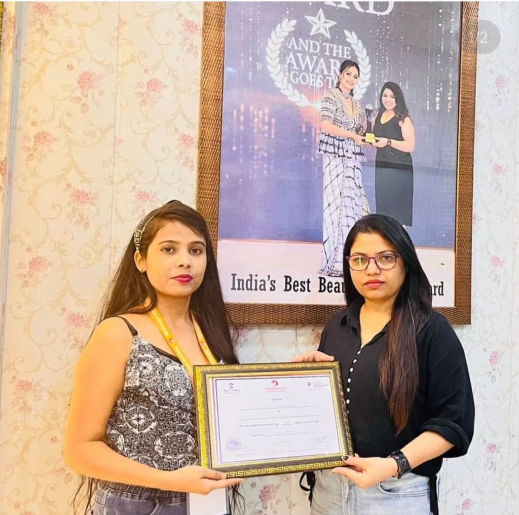 किताबों से Makeup ब्रश तक :- Government Job की तैयारी छोड़कर Makeup Artist बनी Shivani Sharma की Inspiring Journey. 1 shivi makeup artist 1